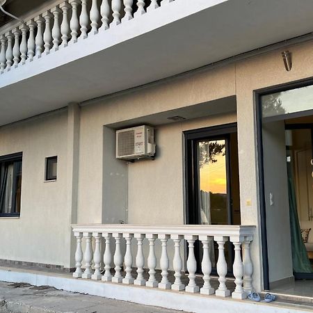 100 Meters From The Sea Apartment Xylokastro Luaran gambar