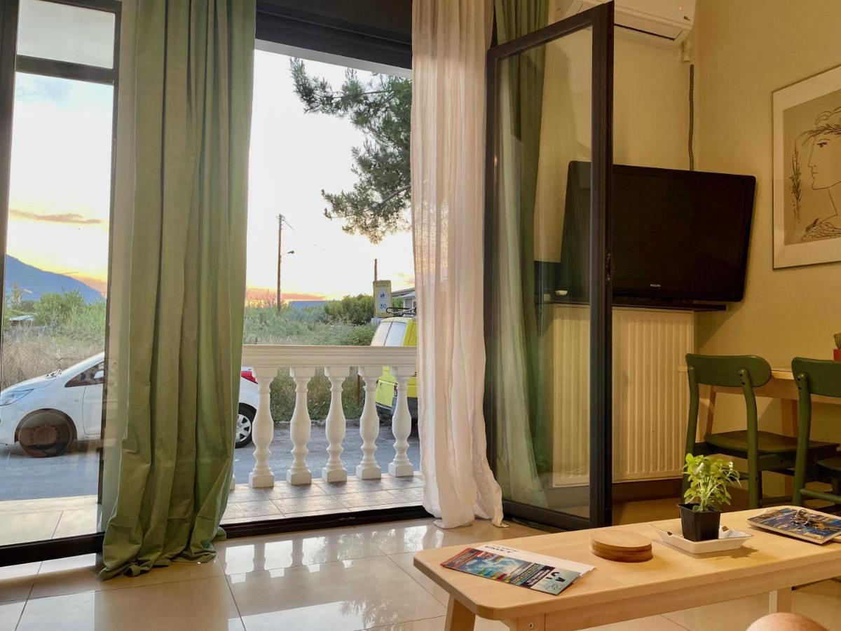 100 Meters From The Sea Apartment Xylokastro Luaran gambar