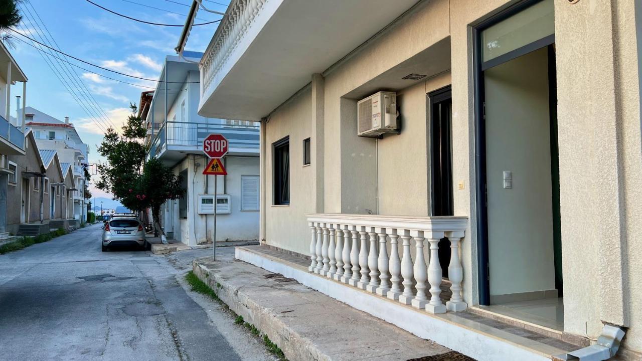 100 Meters From The Sea Apartment Xylokastro Luaran gambar
