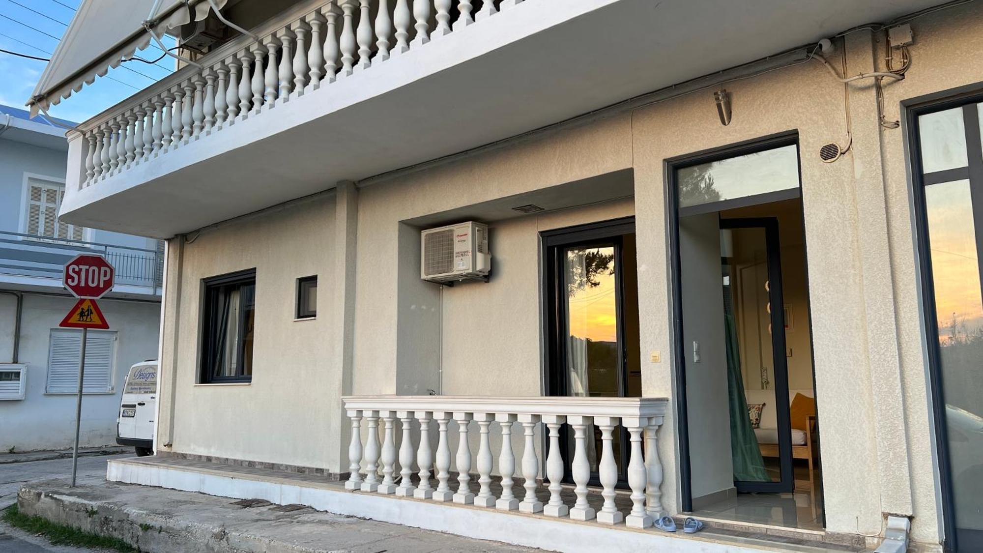 100 Meters From The Sea Apartment Xylokastro Luaran gambar